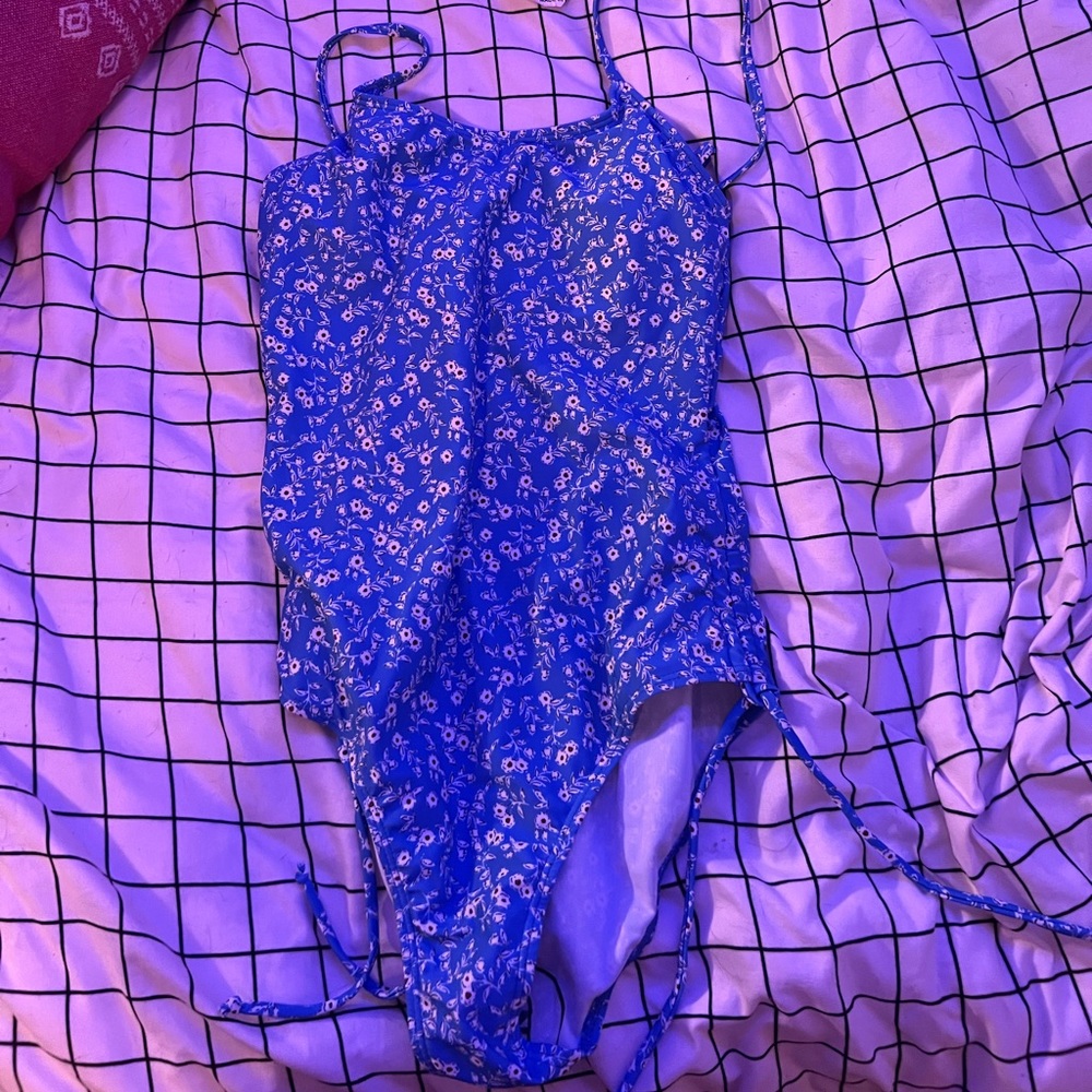 shein one peice size xs!